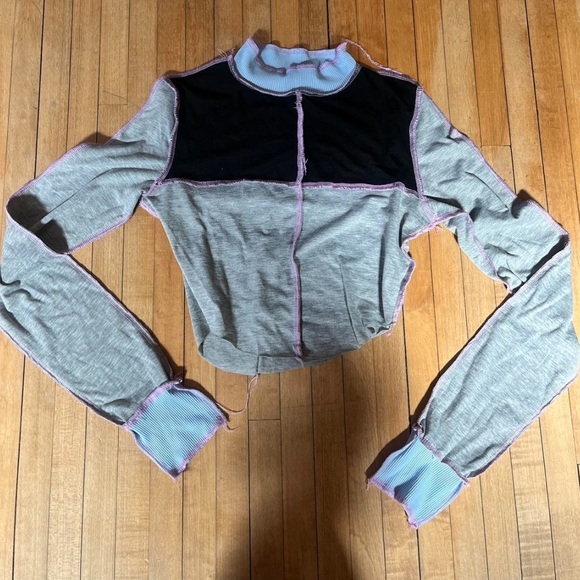 Colorful Natalie long sleeve colorblock stitch cropped top🩵🩷 - Picture 3 of 6